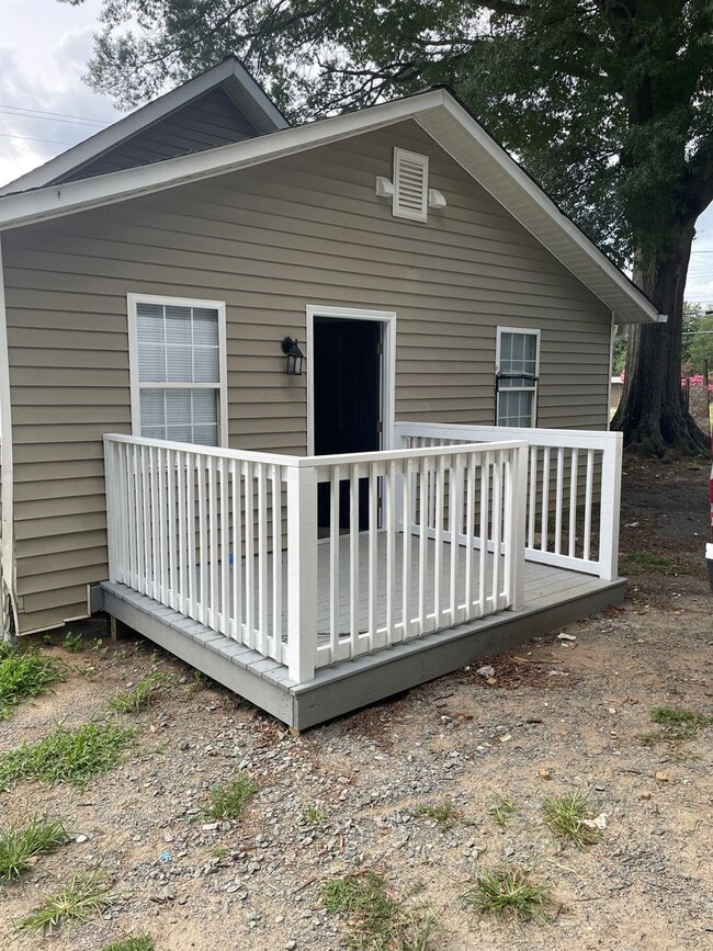 Building Photo - 2205 Cole Rd