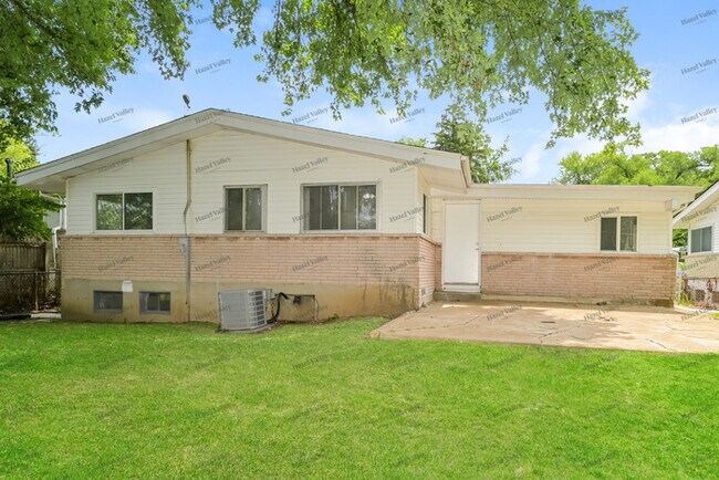 Building Photo - 10623 Hallwood Dr