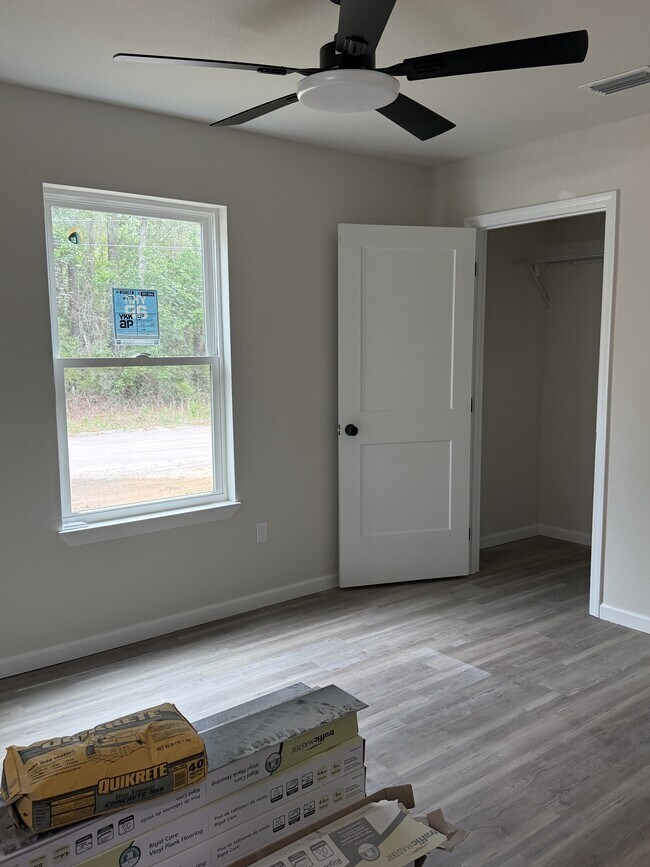 Building Photo - 8 Lake Ellen Dr