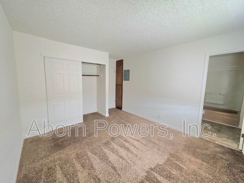 Building Photo - 1221 B St