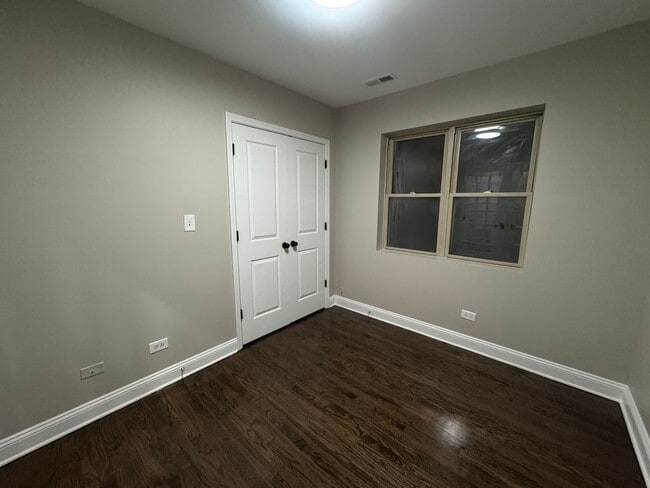 Building Photo - Stunning gut-renovated 3-bedroom, 2-bath condo in South Shore