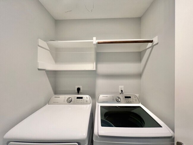 Building Photo - Exceptional 3BD, 2.5BA Downtown Raleigh House with Large Fenced Backyard