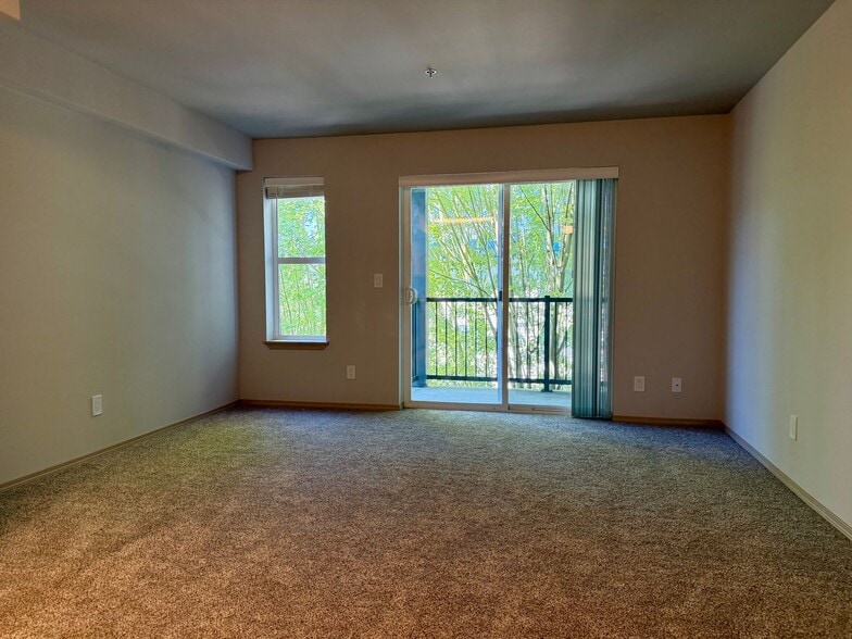 Building Photo - 600 N 85th St