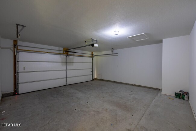 Building Photo - 1040 Indigo Sky St