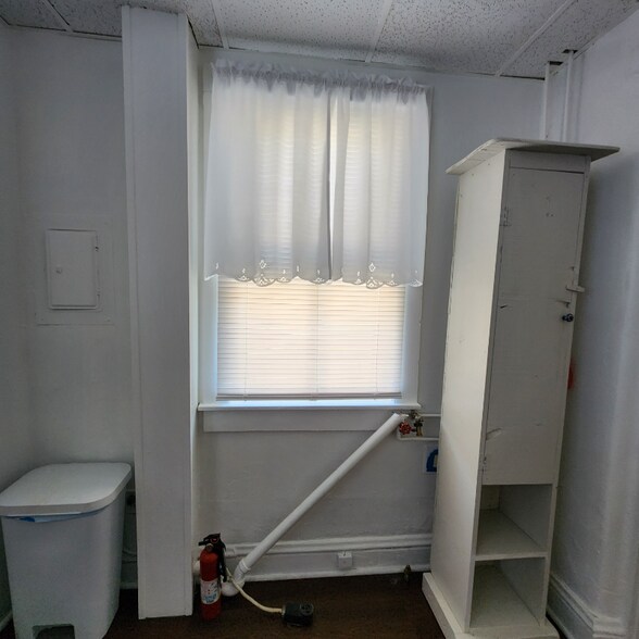 Building Photo - 1021 11th St