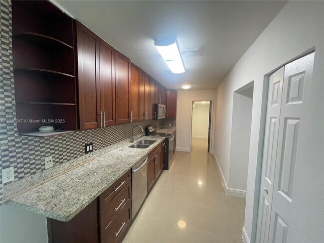 Building Photo - 4681 SW 33rd Ave