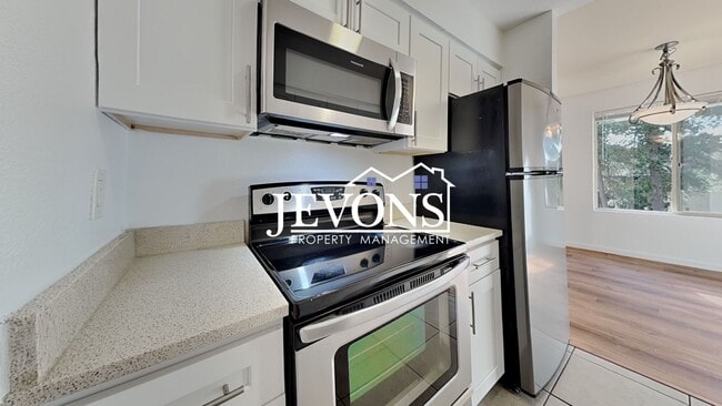 Building Photo - $990 rent credit if you move in by 11/30/25! 2-bedroom home with utilities included near I-405