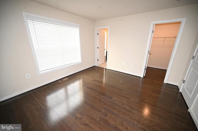 Building Photo - 2413 Glenallan Ave