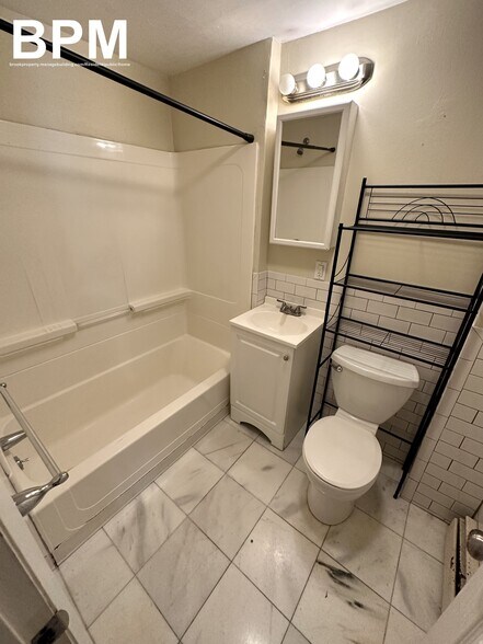 Building Photo - 238 Everett St