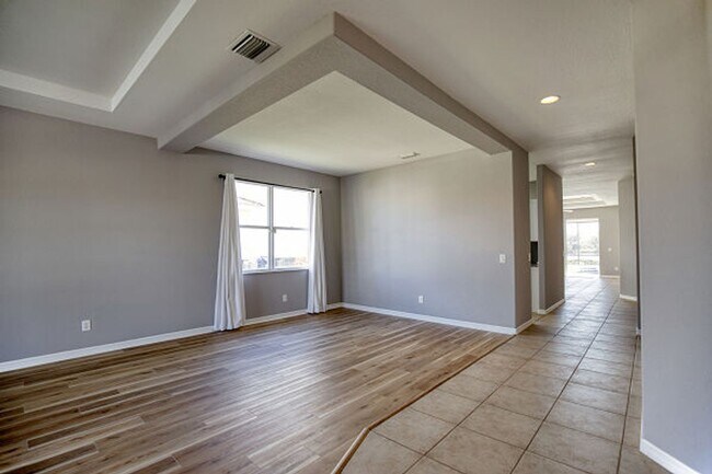 Building Photo - Annual Pool Home in The Stoneybrook Community of Venice!