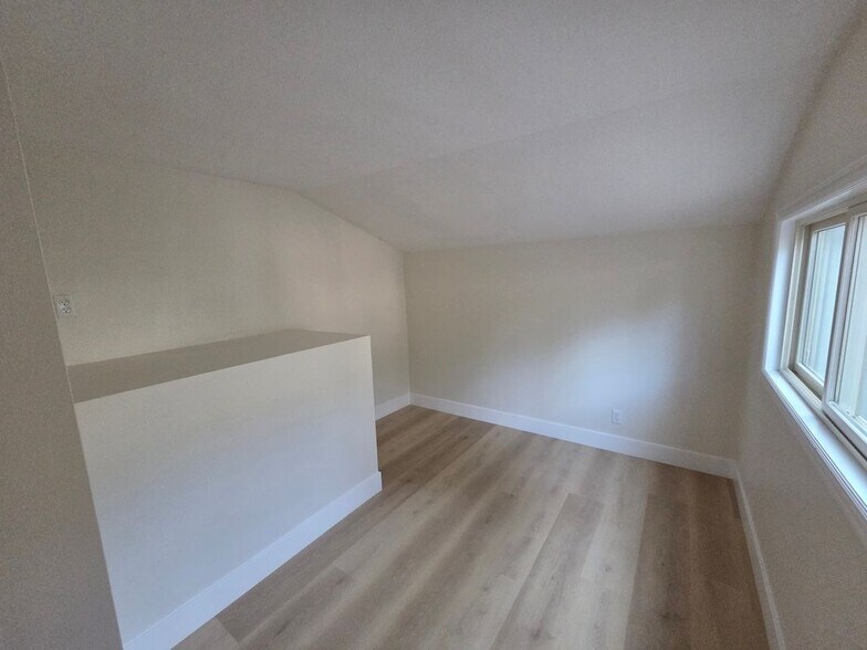 Building Photo - 24776 Glenwood