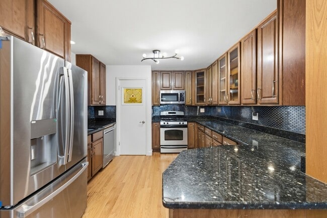 Building Photo - 4656 N Narragansett Ave