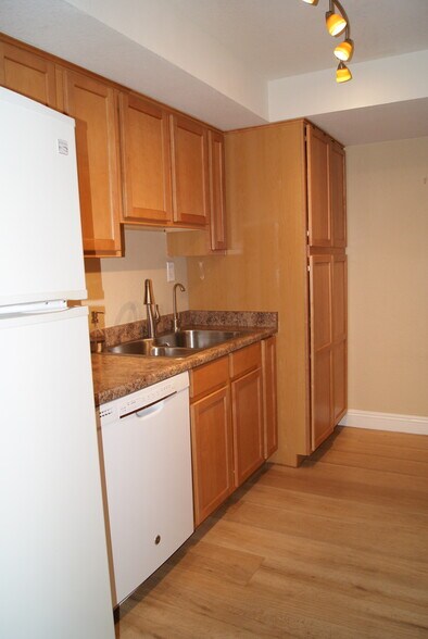 Building Photo - 3825 E Camelback Rd