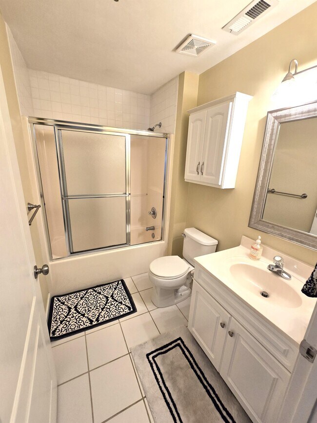 Building Photo - 2236 Lesner Crescent