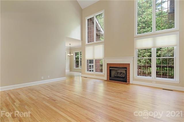 Building Photo - 904 Woodvine Rd