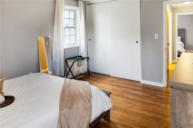 Building Photo - 193 Thistle Lea