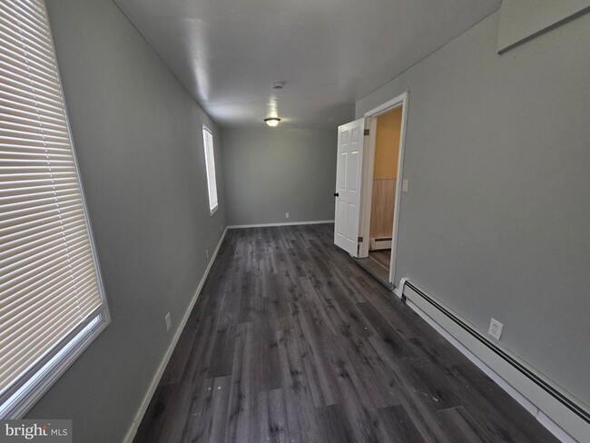 Building Photo - 522 Kuser Rd