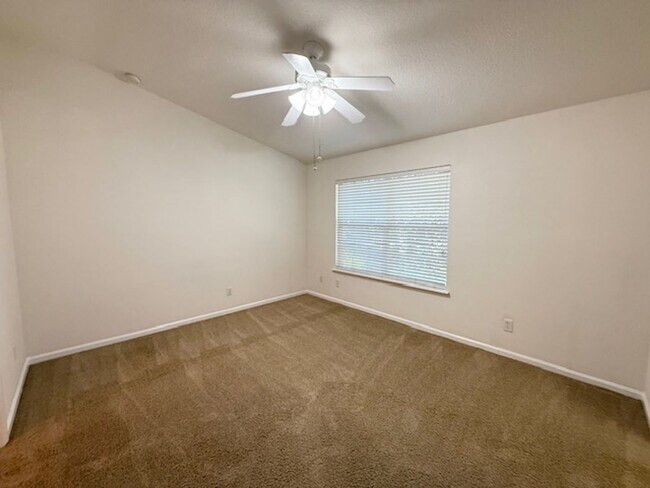 Building Photo - Beautiful 2-Bedroom Townhome with Loft and...