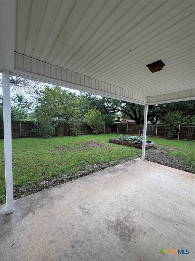 Building Photo - 1727 Redwood St