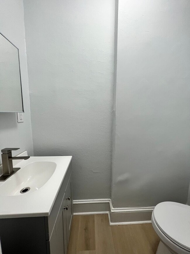 Building Photo - Gorgeous 4b/1.5b Home! Section 8 only!