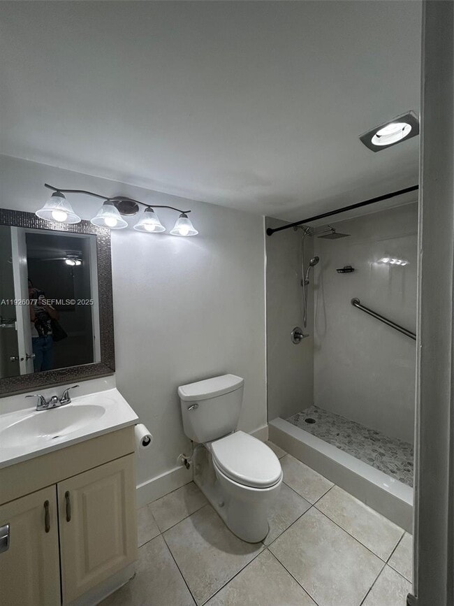 Building Photo - 14311 N Kendall Dr