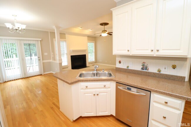 Building Photo - 100 Pebble Ridge Farms Ct