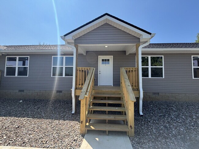 Building Photo - 697 Whiteaker Springs Rd