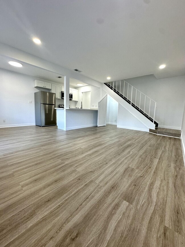 Building Photo - 906 E Tiffany Dr