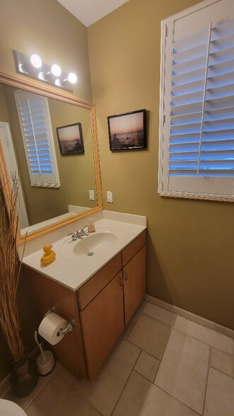 Building Photo - 1118 NE 18th Ct