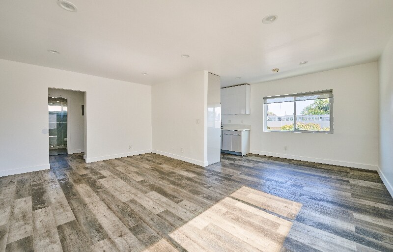 Building Photo - 1333 W 36th Pl