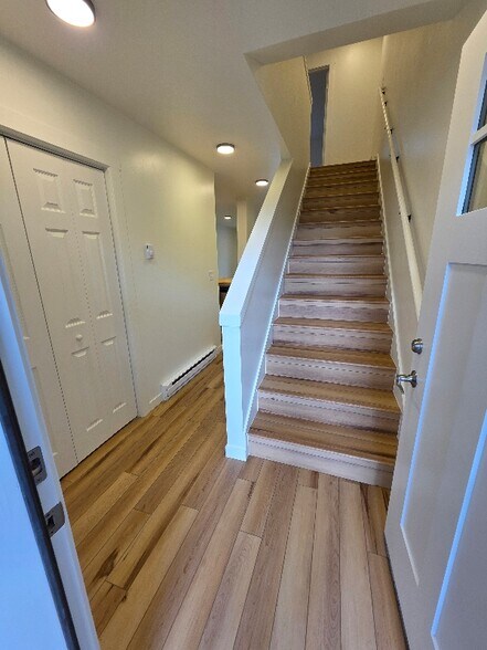 Building Photo - 285 S Helena Ave