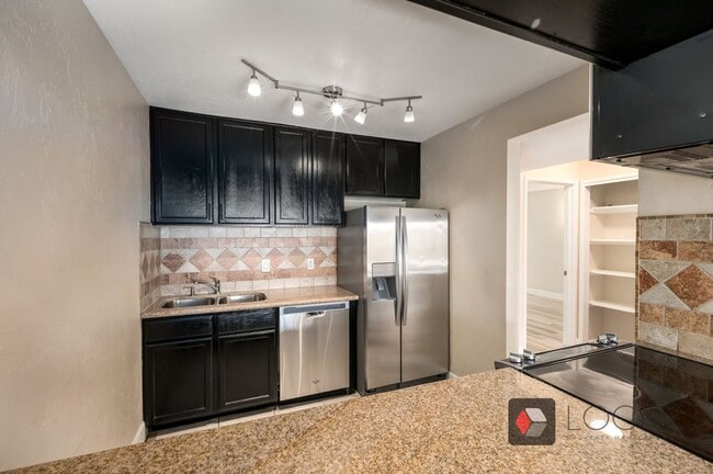 Building Photo - Beautiful Condo in Great Location!