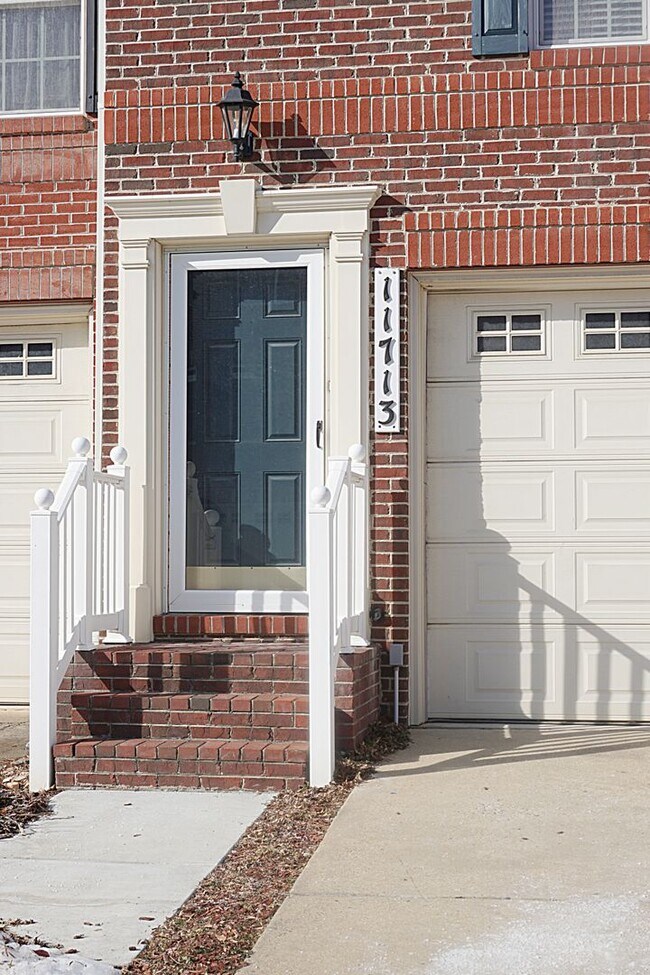 Building Photo - Exquisite Townhouse in Orchard Run Germantown