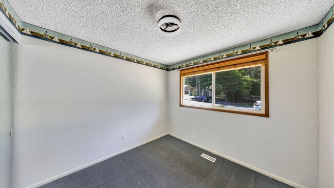Building Photo - 6127 Parkside Dr