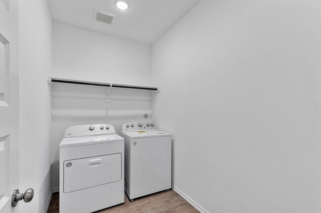 Building Photo - 9658 Caney Trails Rd