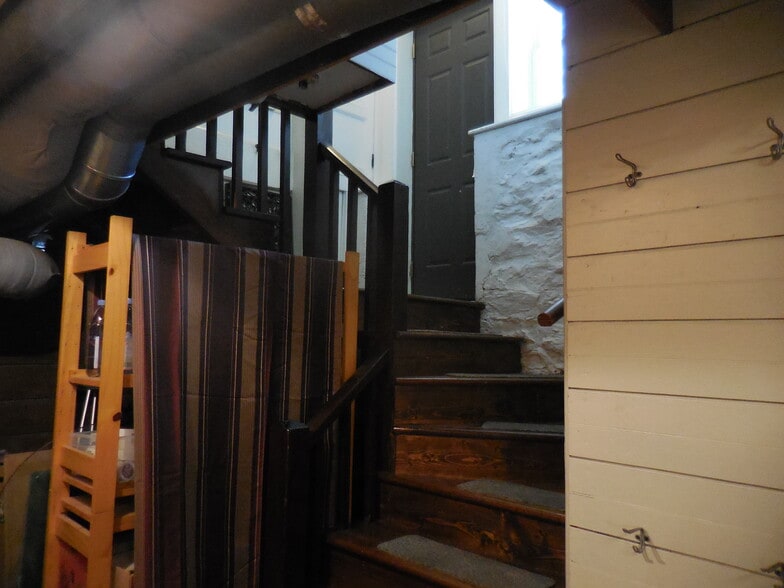 Building Photo - 736 Washington St