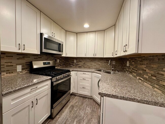 Building Photo - 781 Sherwood Dr