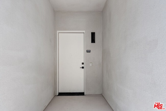 Building Photo - 1124 Normandie Ave