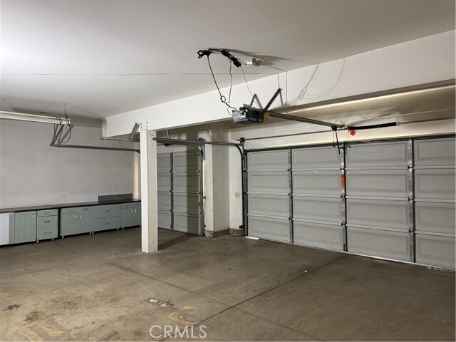 Building Photo - 865 Tam O'Shanter St