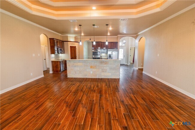 Building Photo - 2033 Catkins Ln