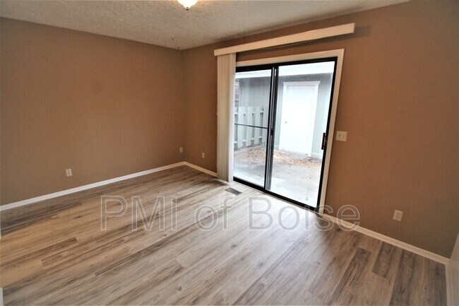 Building Photo - 7201 W Amity Rd