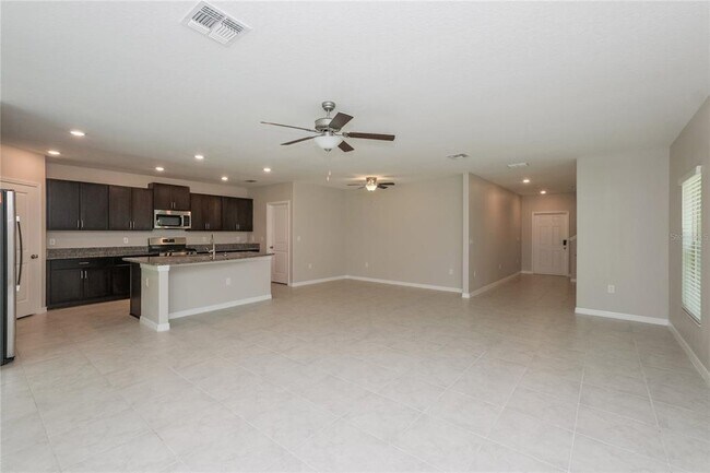 Building Photo - 5227 White Chicory Dr