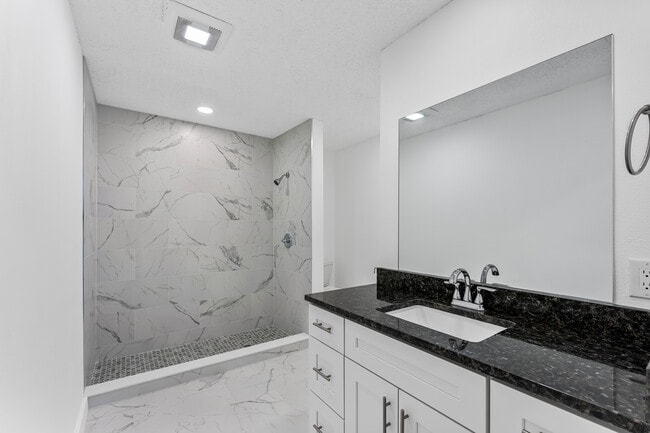 Building Photo - 886 Quail Run