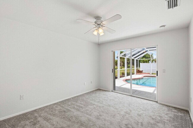 Building Photo - "Spacious 3-Bedroom Retreat with 2 Full Baths in Rotonda West Pinehurst!"