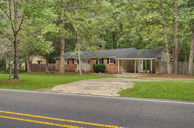 Building Photo - Ranch Home on Private lot in Chapel Hill
