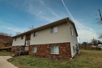 Building Photo - 865 Grand Ave NE