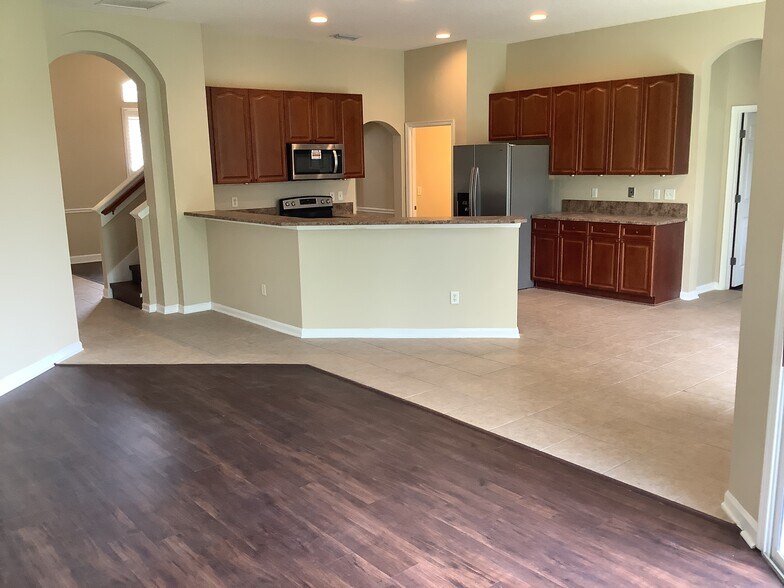 Building Photo - 937 E Terranova Way