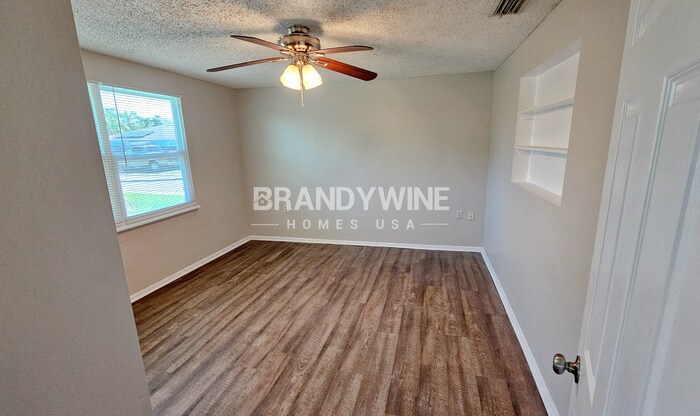 Building Photo - 6135 Seabreeze Dr