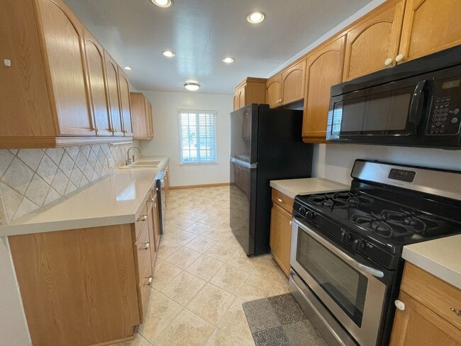 Building Photo - 3 bedroom immaculate home in Southwest Tor...