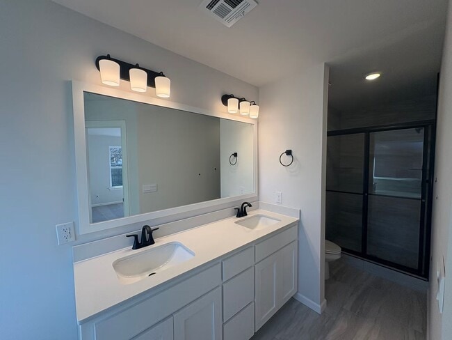 Building Photo - New Home!